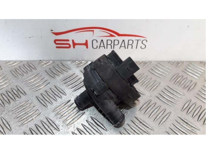 Pompe à eau supplémentaire d'un Mercedes B-Klasse, 3 mois de garantie, Utilisé, -, -