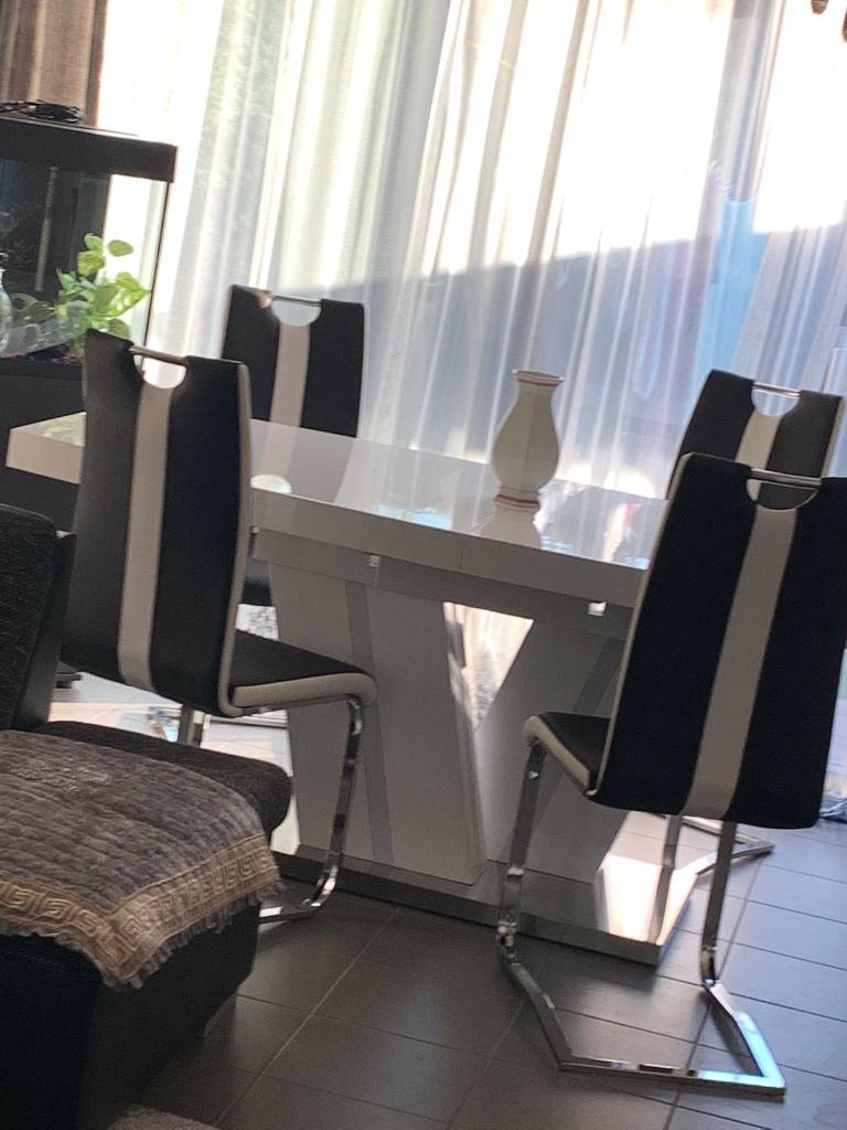 Eetruimte 4 stoelen, Huis en Inrichting, Stoelen, Ophalen, Zo goed als nieuw, Wit, Vier