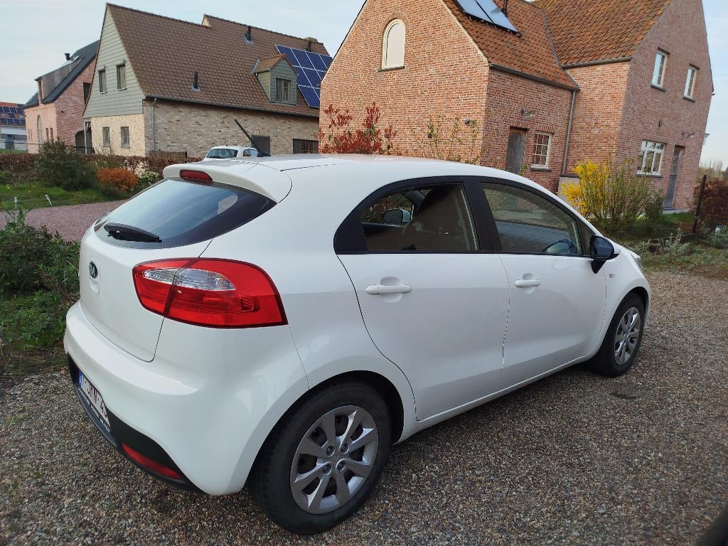 Kia Rio 1.2 Essence — Faible kilométrage — Sans accident, Autos, Euro 5, Achat, Boîte manuelle, Entretenue par le concessionnaire