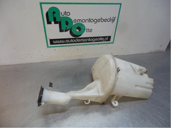 Ruitensproeiertank voor van een Toyota Yaris (Yaris 1 00-), Auto-onderdelen, Gebruikt, -, -, Ophalen of Verzenden