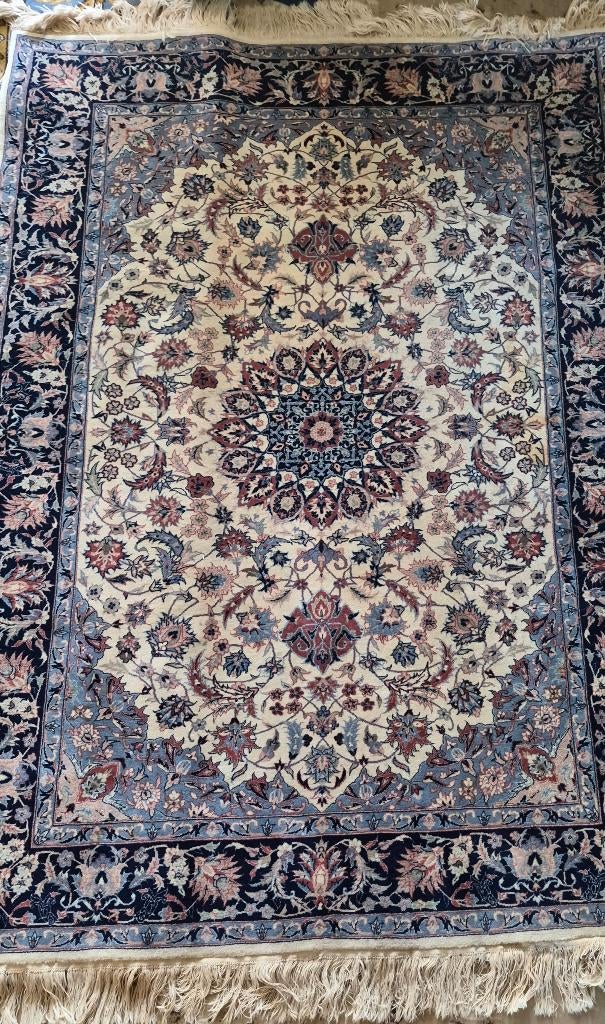 mooie Perzisch tapijt naien, Huis en Inrichting, Stoffering | Tapijten en Vloerkleden, Perzisch, Ophalen of Verzenden, Zo goed als nieuw