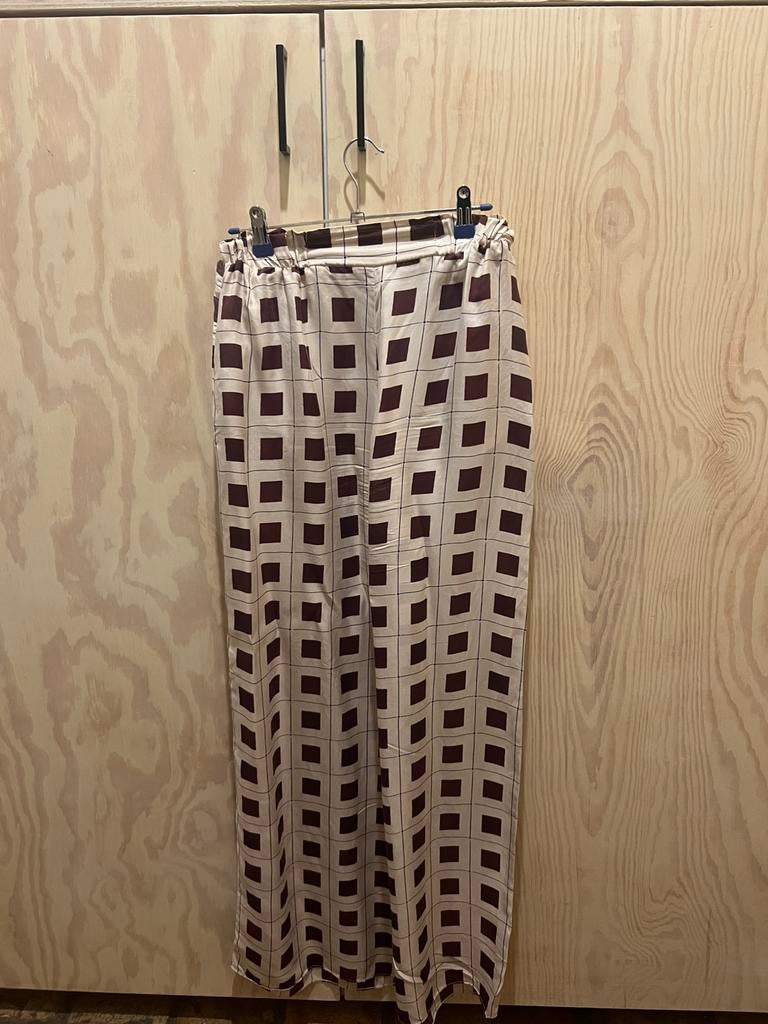 Zijden broek Natan, wit&  aubergine kleurig design, m38, Vêtements | Femmes, Taille 38/40 (M), Enlèvement ou Envoi, Comme neuf