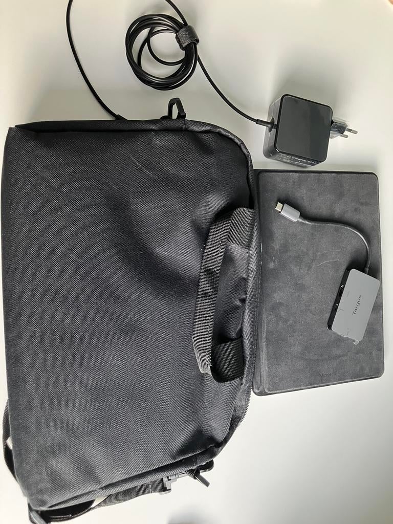 Tablette Windows étui, chargeur et adaptateur USBC-USB HDMI, Enlèvement, Comme neuf