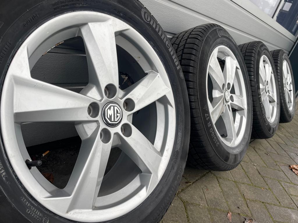 Set 17 inch MG eHS velgen Continental winterbanden, -, -, Banden en Velgen, 17 inch