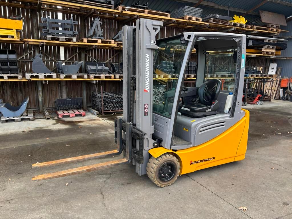Jungheinrich EFG220 heftruck vorklift clark lithium-ion accu, Zakelijke goederen, Machines en Bouw | Heftrucks en Intern transport