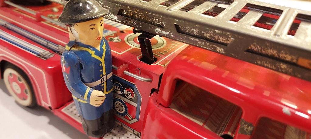 uitverkoop oude speelgoed brandweerwagen, nu 19 euro, Antiek en Kunst, Verzenden
