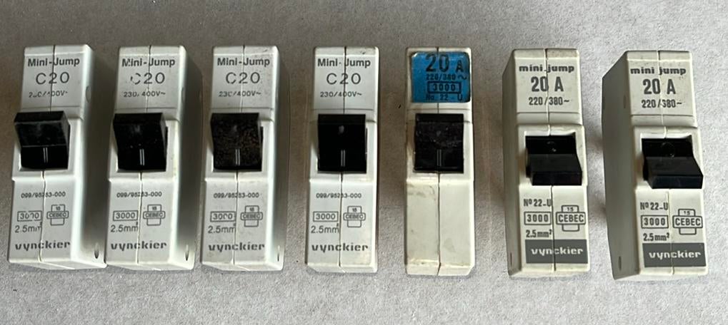 Vynckier - Automatische zekeringen - 20A - Gebruikt, Doe-het-zelf en Bouw, Elektriciteit en Kabels, Ophalen of Verzenden, Gebruikt