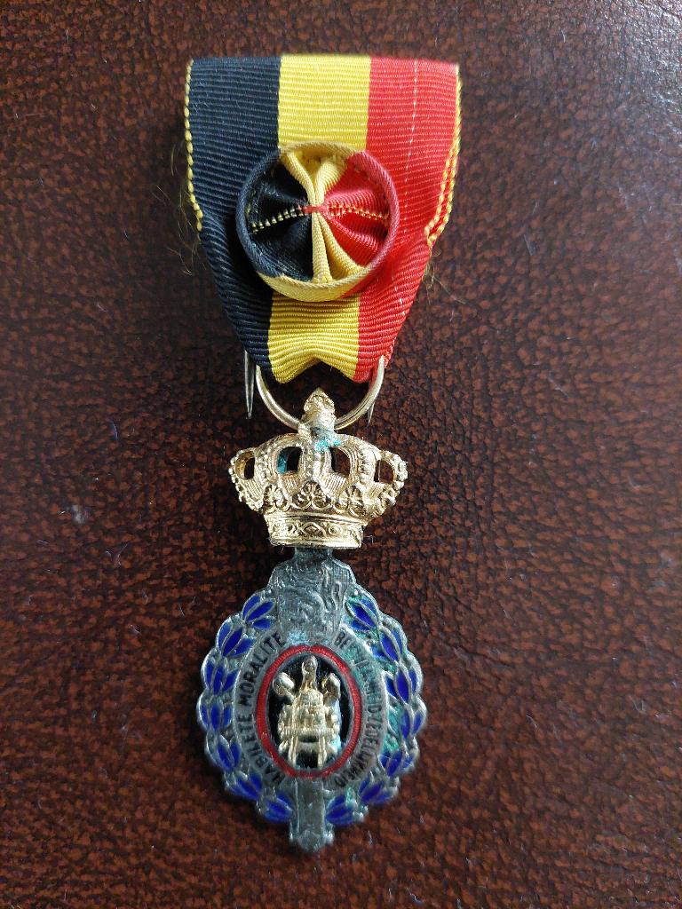 Ereteken van de arbeid 1ste klasse, Postzegels en Munten, Penningen en Medailles, Overige materialen, Ophalen of Verzenden