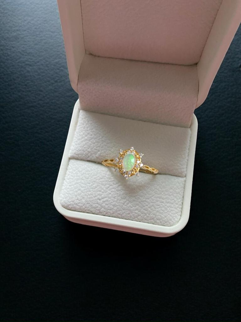 Bague opale naturelle plaqué or 18k !!Taille ajustable!!, Neuf, Enlèvement ou Envoi, 18 à 19, Blanc