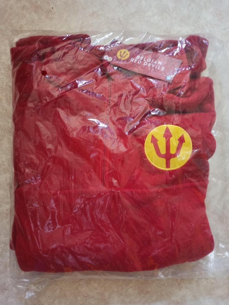 Football Sweat polaire Red Devil + écharpe, casquette NEUFS, Taille L, Enlèvement ou Envoi, Neuf, Autres types