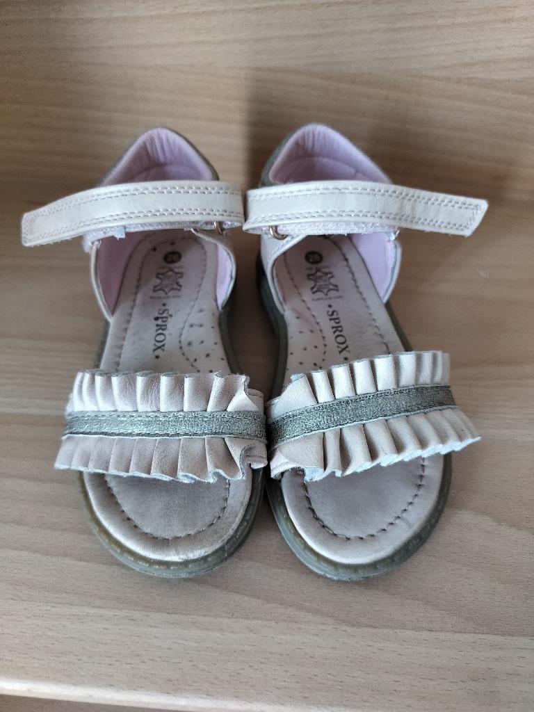 Sandalen, maat 27, Ophalen