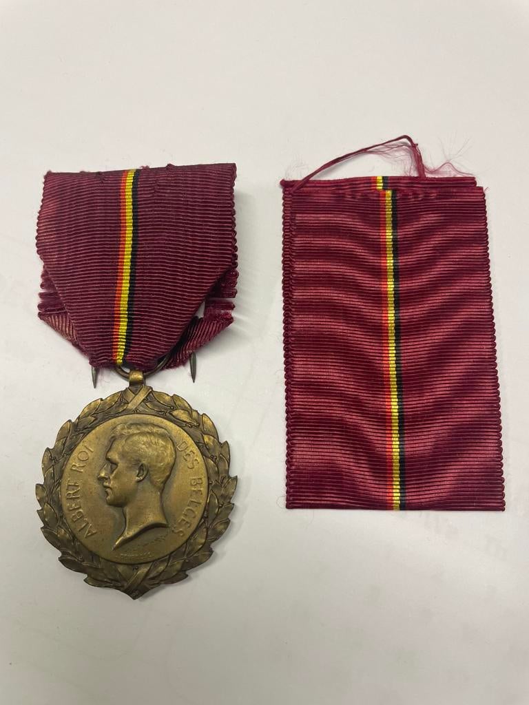 Lot 5 : Médaille, Enlèvement ou Envoi