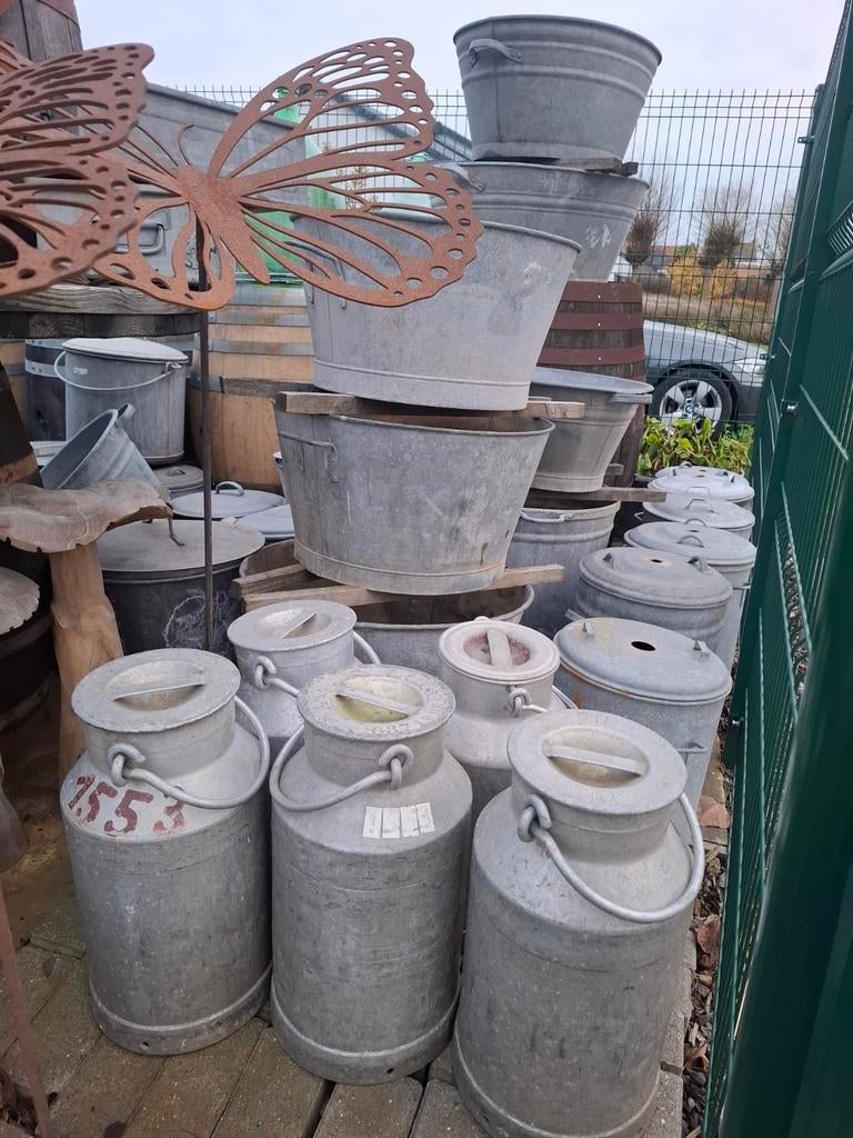 Magnifiques bacs, bacs, seaux, décoration de pots à lait et, Jardin & Terrasse, Décoration murale de jardin, Enlèvement