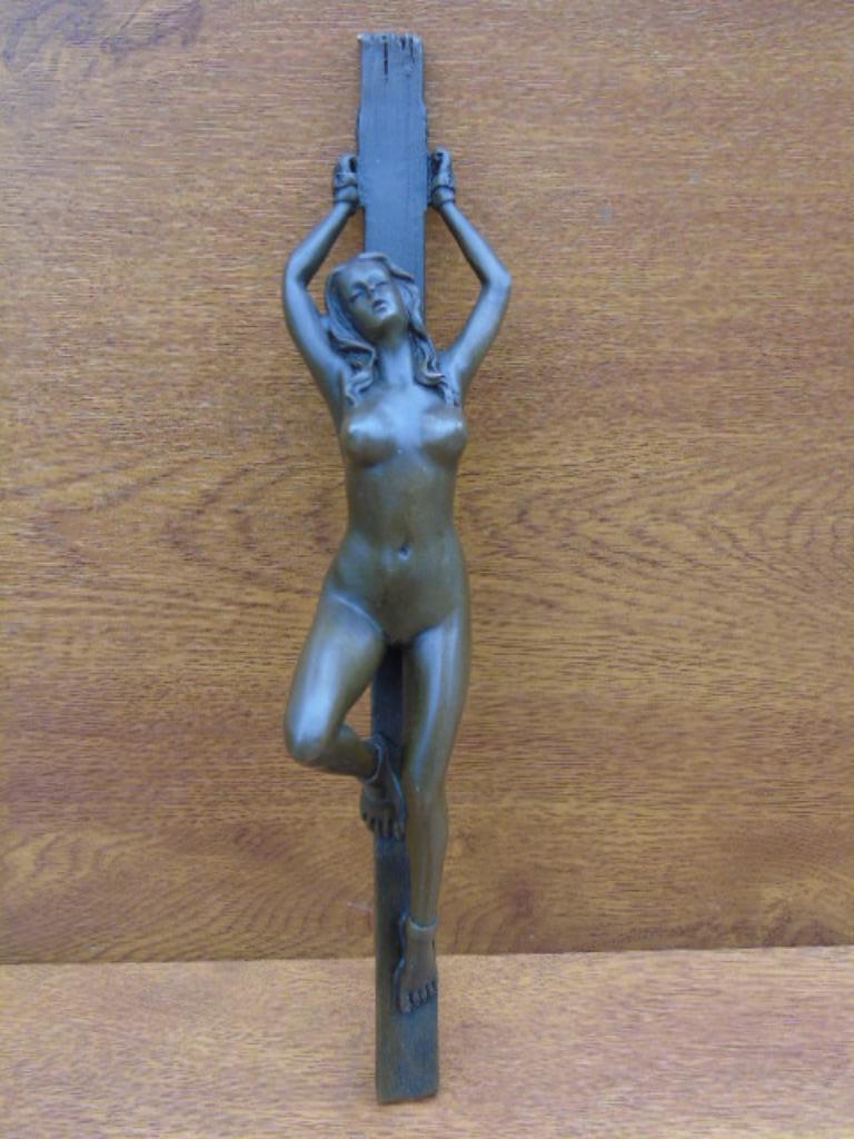femme nue attaché en bronze signé . PATOUE ., Antiquités & Art, Antiquités | Bronze & Cuivre, Bronze, Enlèvement