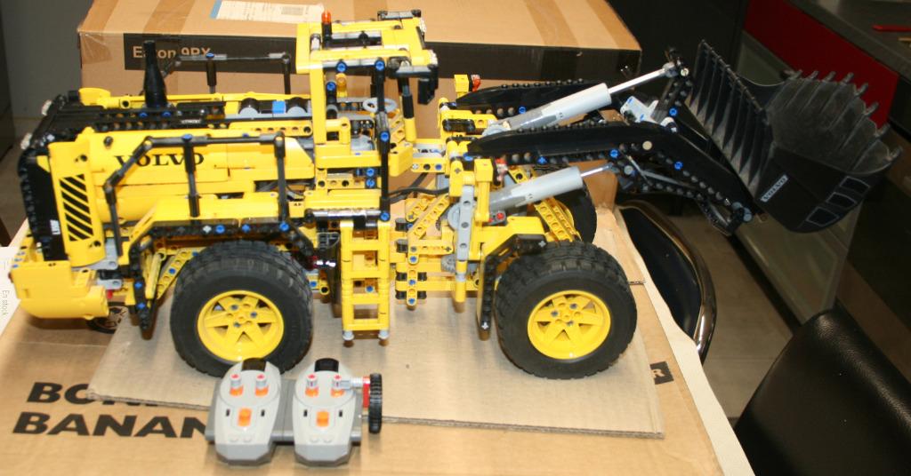légo technic la chargeuse sur pneus télécommandée Volvo, Ophalen, Zo goed als nieuw, Complete set, Lego