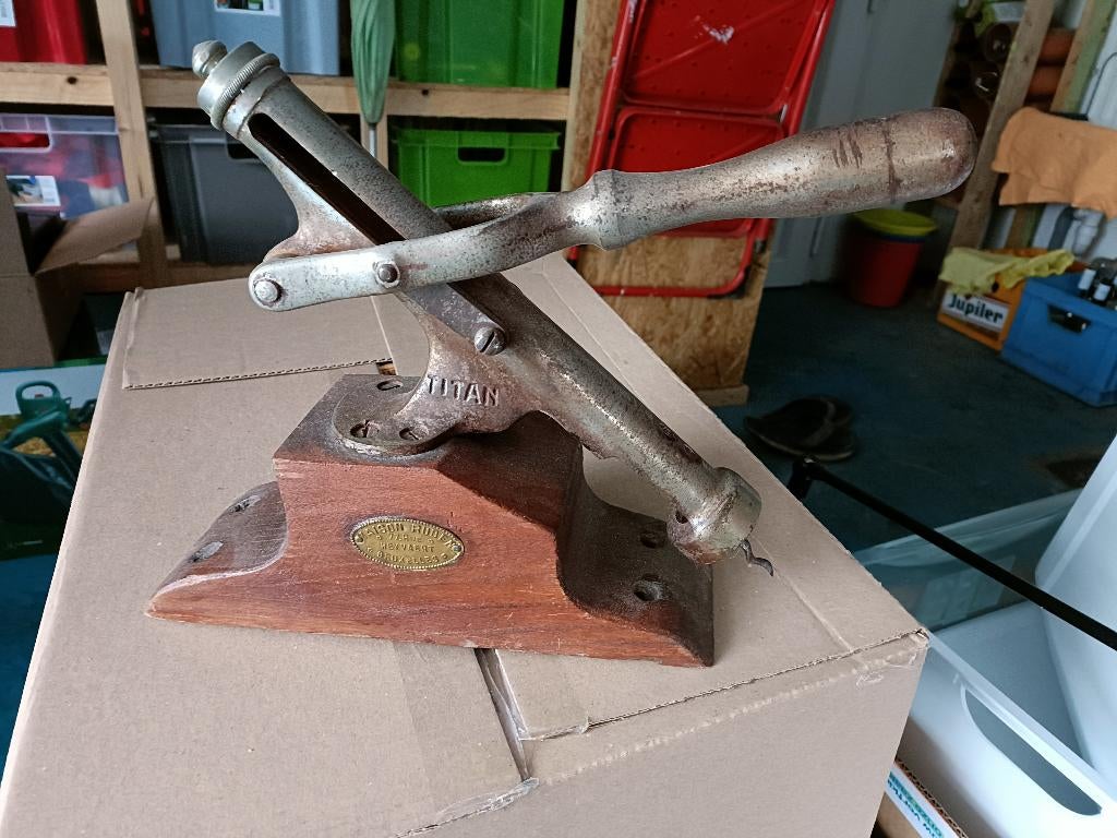 TIRE BOUCHON TITAN, Antiquités & Art, Enlèvement