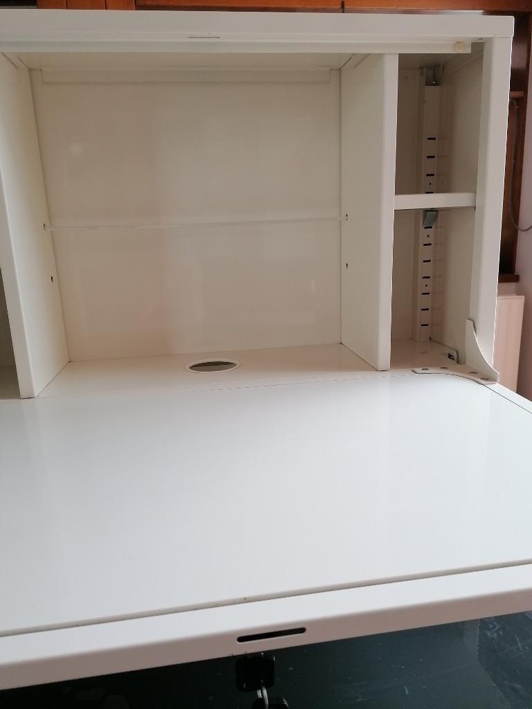 Table-bureau à suspendre en métal blanc, Enlèvement, Utilisé