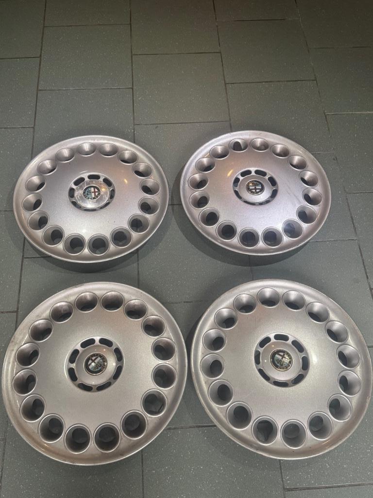 Set enjoliveurs Alfa Romeo 147 156 15 pouces, Autos : Pièces & Accessoires, Autres pièces automobiles, Enlèvement ou Envoi, Utilisé