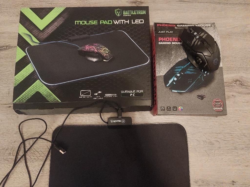 nieuw muismat en game muis met neon licht, Computers en Software, Muizen, Nieuw, Muis, Ophalen of Verzenden