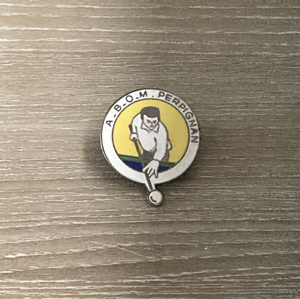 PIN - POOL - BILJART - BILLARD - CARAMBOLE - PERPIGNAN, Envoi, Utilisé, Sport, Insigne ou Pin's