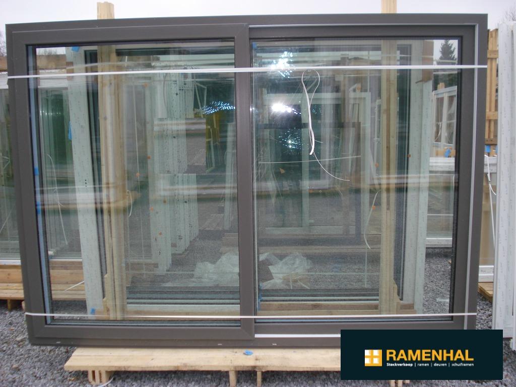 kozijnen, puien, ramen, deuren, schuiframen 10.000 uit stock