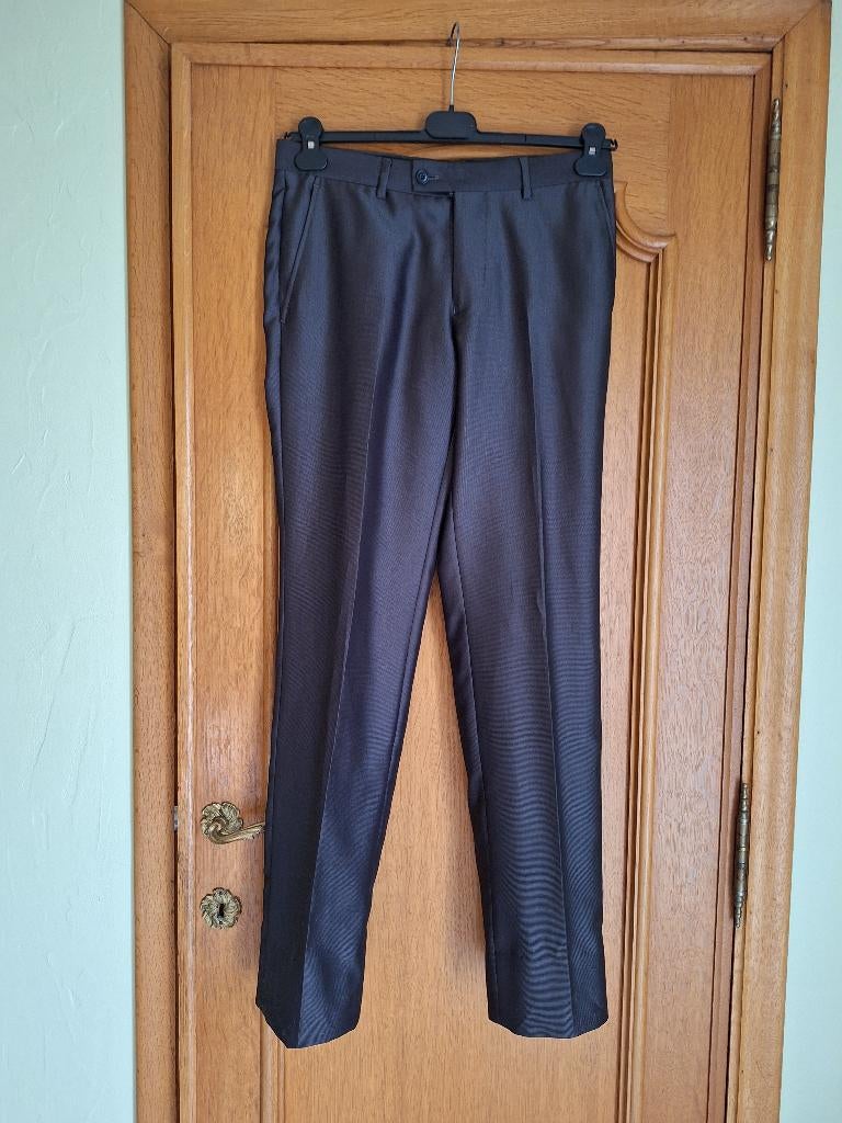 pantalon de costume gris Armand Thiery - taille 40, Vêtements | Hommes, Pantalons, Comme neuf, Taille 48/50 (M), Gris, Enlèvement ou Envoi