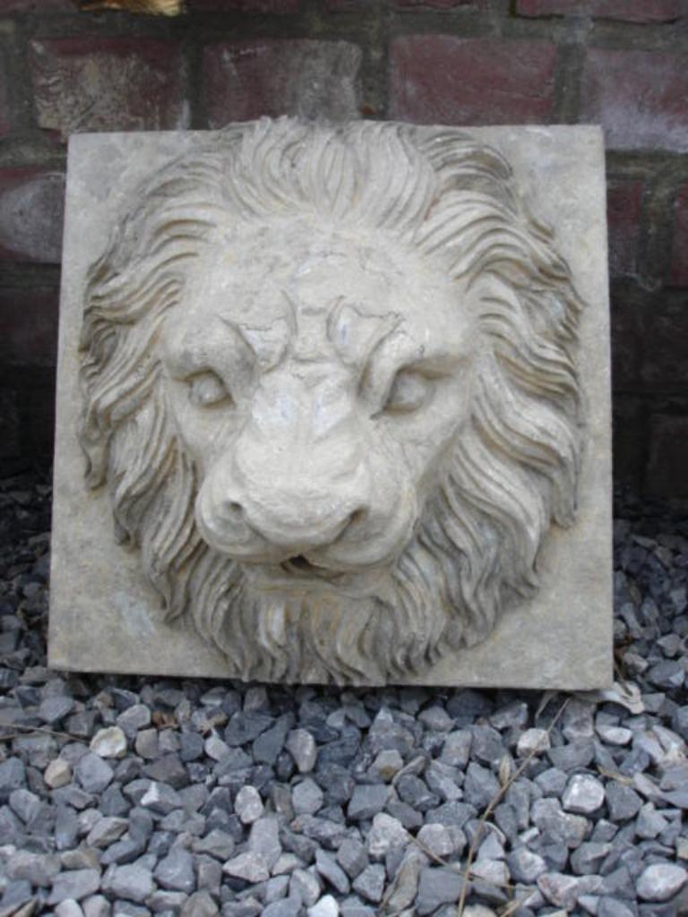lion , fronton face en pierre bleu d une fontaine, Enlèvement, Neuf, Pierre, Fontaine