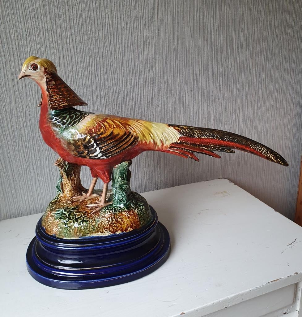 Grande statue de faisan antique en céramique sur socle, Enlèvement ou Envoi