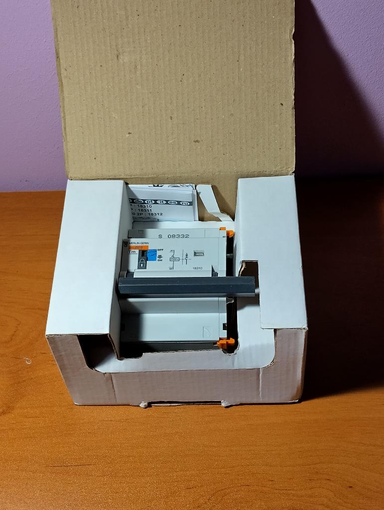 1 télécommande TM 18310 C60 1-2P Merlin Gerin Schneider, Bricolage & Construction, Enlèvement, Neuf, Autres types