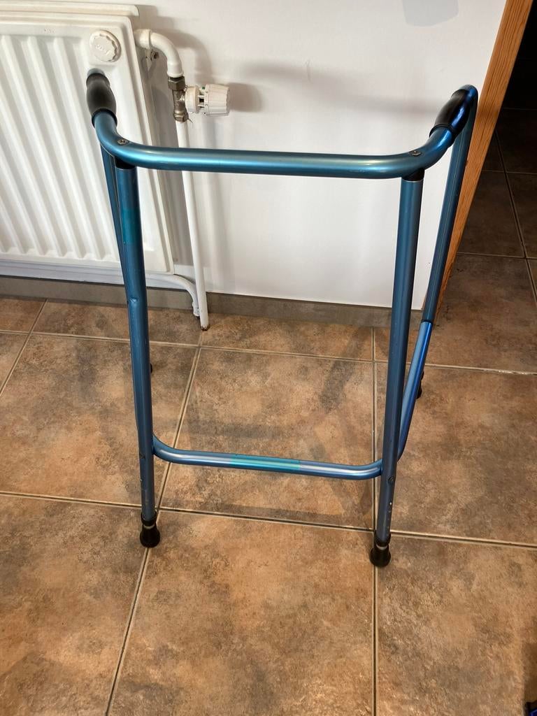 Déambulateur cadre de marche de la marque VILGO, Divers, Cadres de marche, Enlèvement, Réglable en hauteur, Utilisé