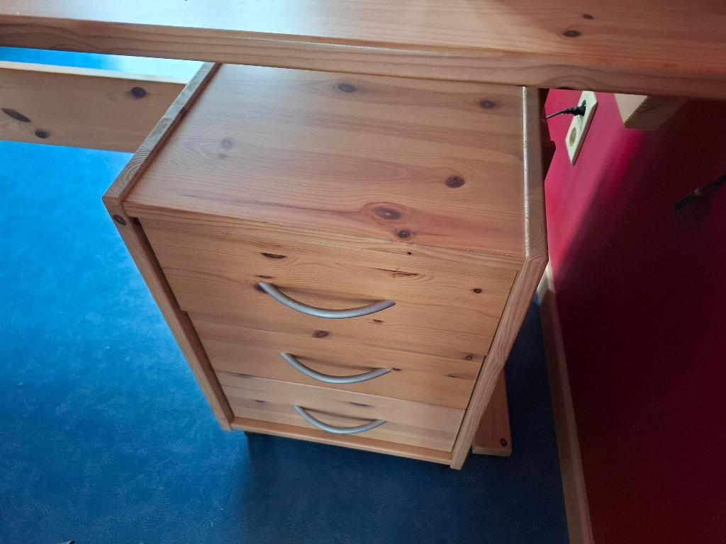 In hoogte verstelbaar bureau, Ophalen, Zo goed als nieuw