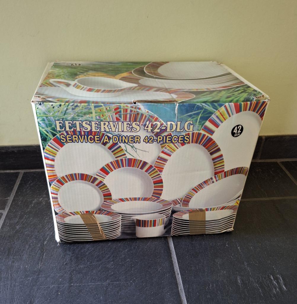 nieuw 42-delig eet servies, Maison & Meubles, Cuisine | Vaisselle, Neuf, Assiettes(s), Enlèvement