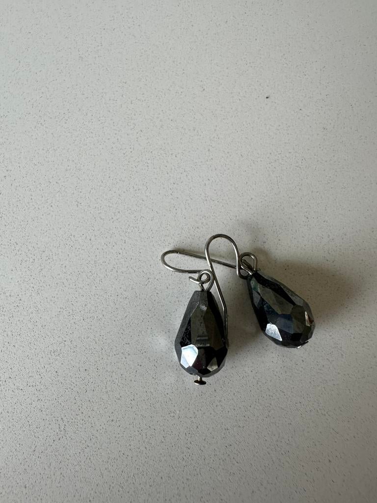 Oorbellen, Handtassen en Accessoires, Oorbellen, Ophalen of Verzenden, Zo goed als nieuw, Zwart