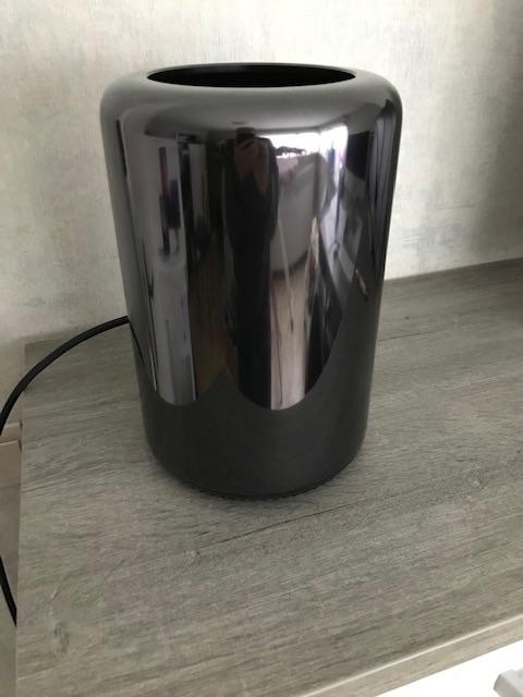Superkrachtige Mac Pro (Trash can) - als nieuw - 325 euro, Computers en Software, Apple Desktops, Ophalen, SSD, Zo goed als nieuw
