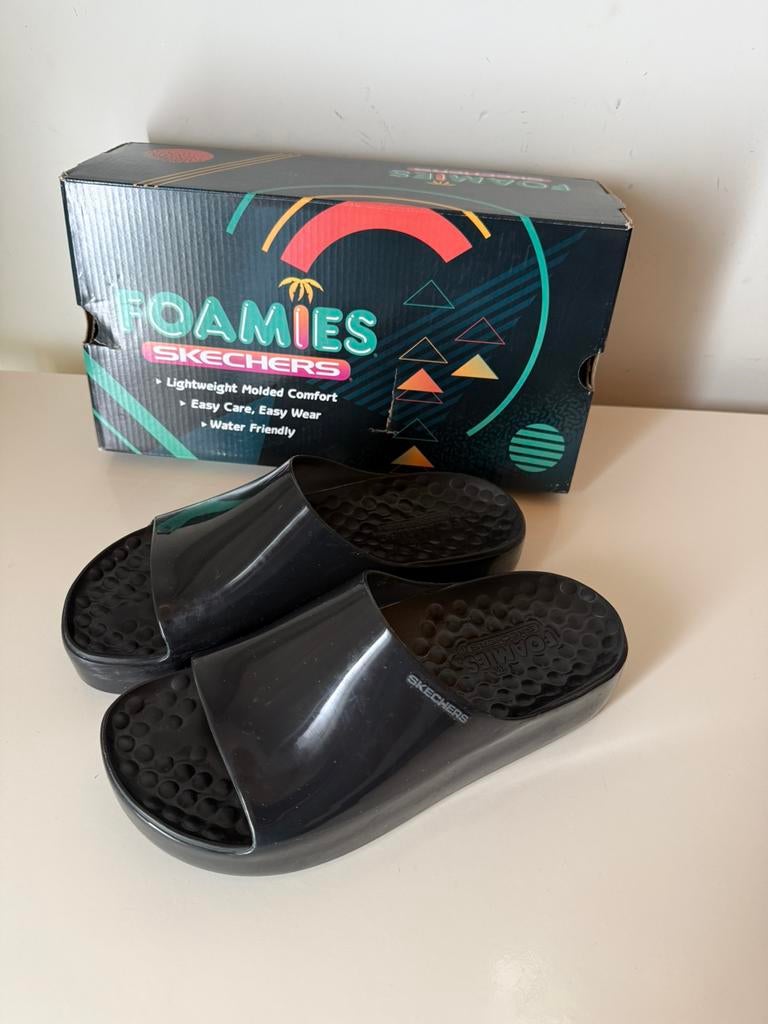 Skechers Foamies slippers maat 39, Ophalen of Verzenden, Zo goed als nieuw, Slippers