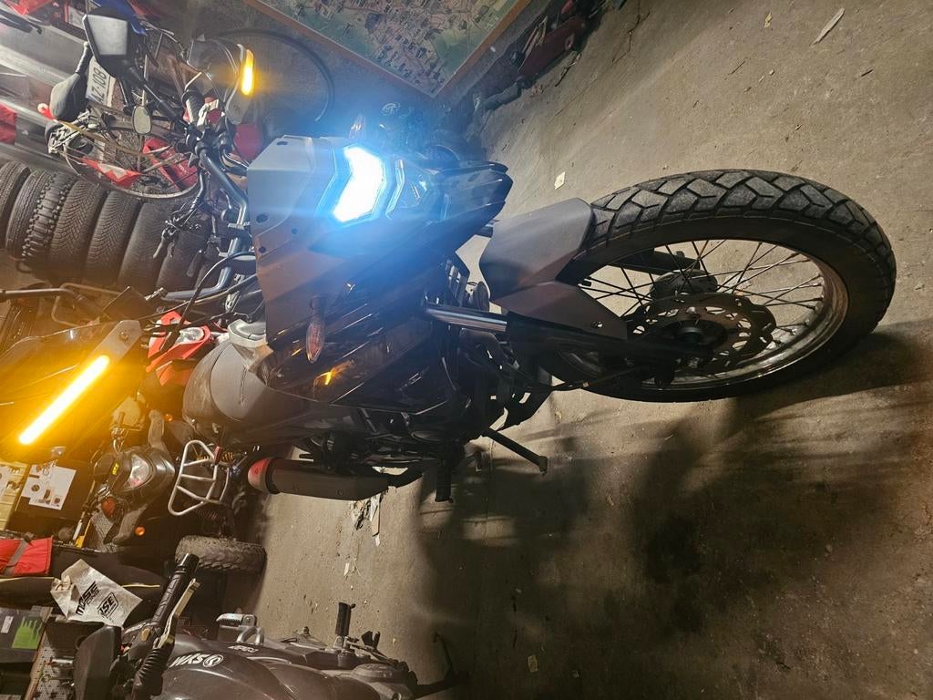 Moto 125cc Sym NhT 2023 en Sym Wolf 2016, Particulier