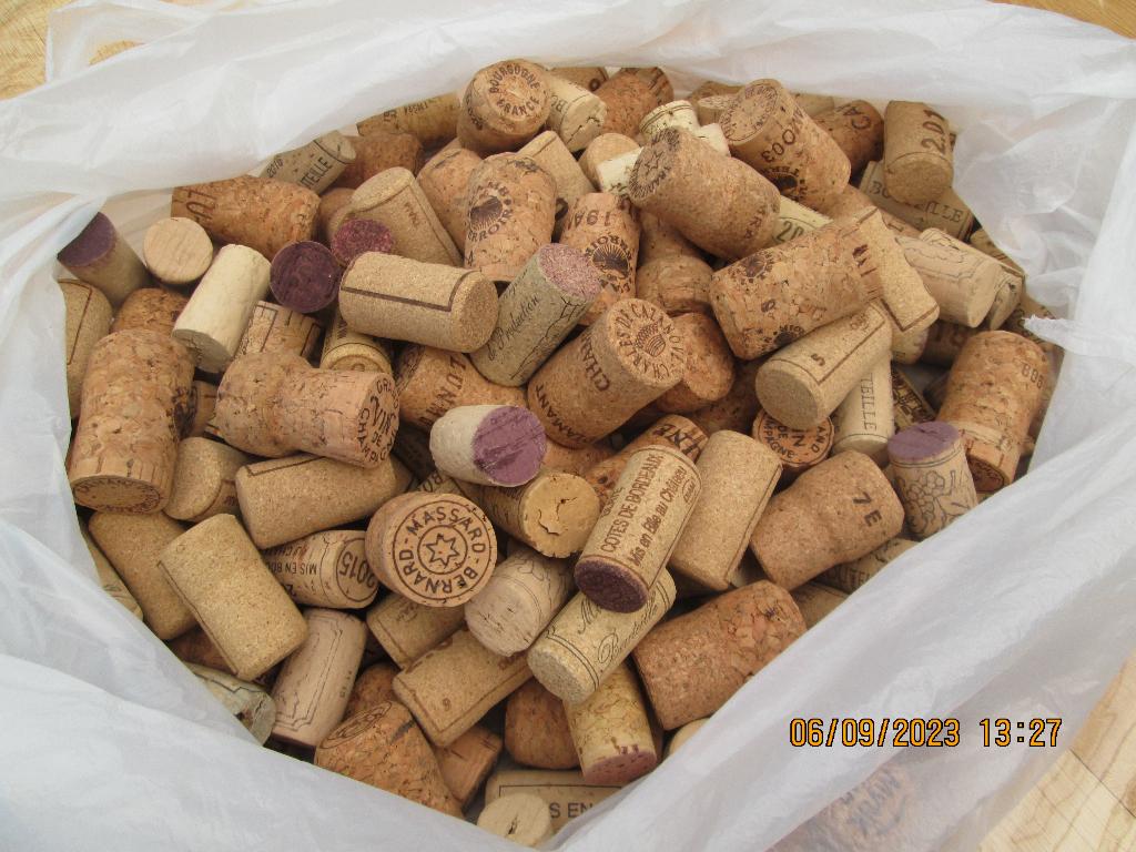 Bouchons de Liège pour bricolage (par 1 kg = 180 bouchons), Hobby & Loisirs créatifs, Bricolage, Comme neuf, Bricolage, Enlèvement