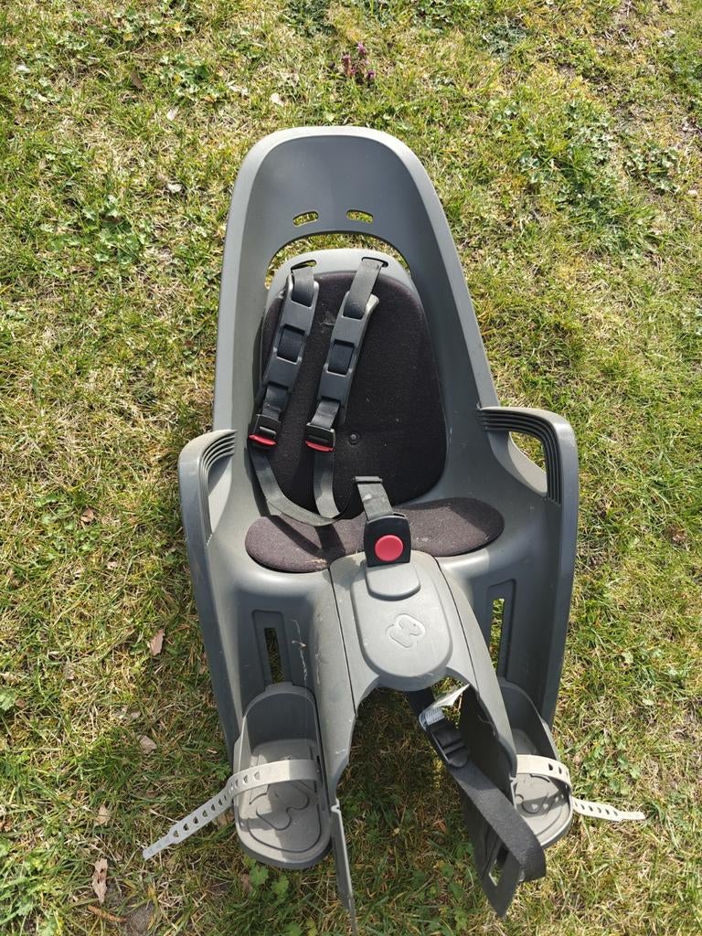 Fietsstoel Hamax met verstelbare voetjes, Ophalen