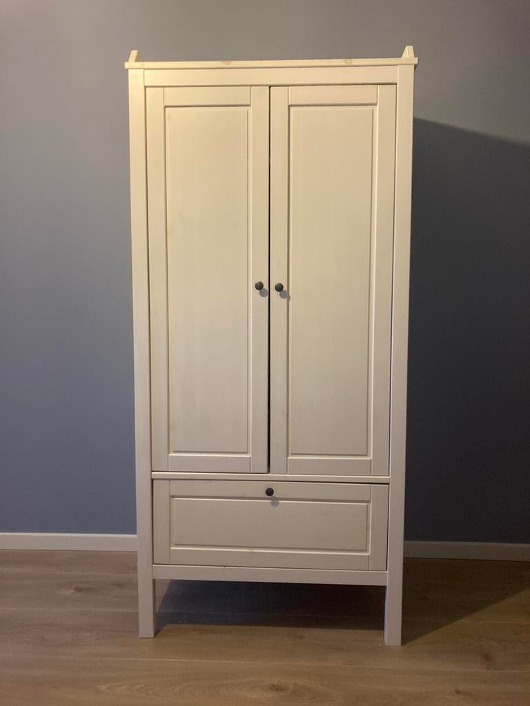 Kledingkast ikea sundvik, Kinderen en Baby's, Kinderkamer | Commodes en Kasten, Ophalen