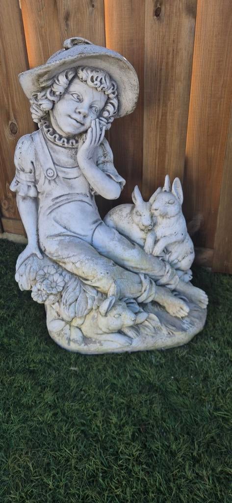 Betonnen tuinbeeld meisje met konijnen, Tuin en Terras, Ophalen