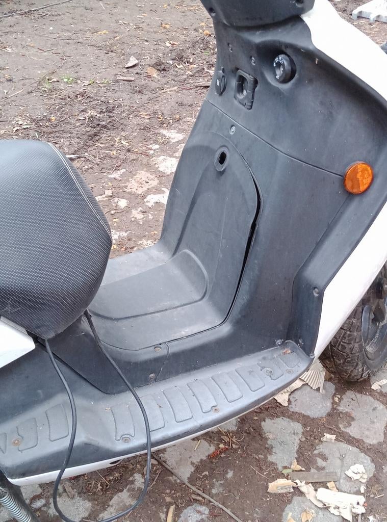 SCOOTER MET DELIVERYBOX, Fietsen en Brommers, Ophalen