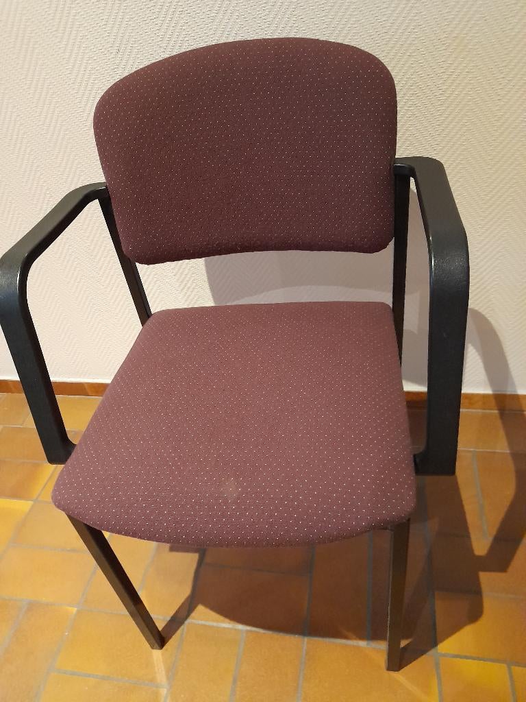 table moderne   et 4 chaises avec accoudoir, 150 à 200 cm, Cinq personnes ou plus, Comme neuf, Enlèvement