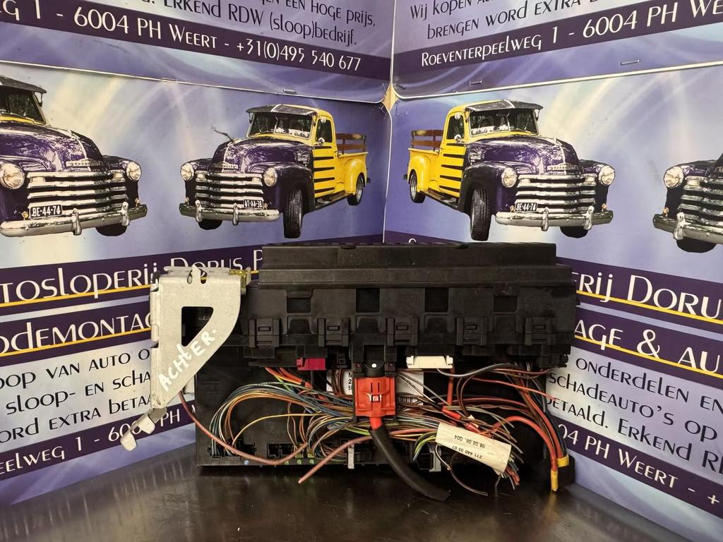 Mercedes E w211 zekeringkast achter, Auto-onderdelen, Gebruikt, Mercedes-Benz AG, Mercedes-Benz, Mercedesstrasse 120
70372  Stuttgart, DE