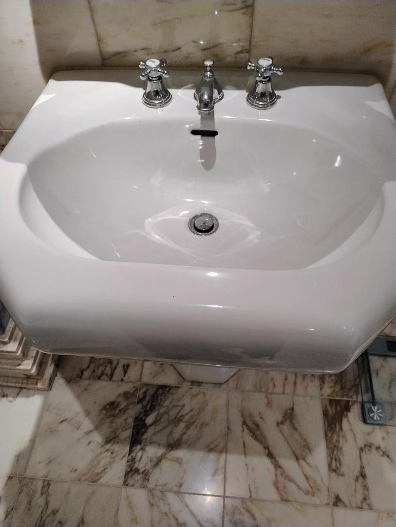 Villeroy & Boch 'Opera' twee wastafels met zuil en kranen, Ophalen, Zo goed als nieuw, Steen, Wastafel