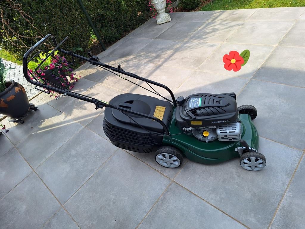 Mooie Zelftrekkende grasmachine , goed werkend, zeer goed st, Ophalen