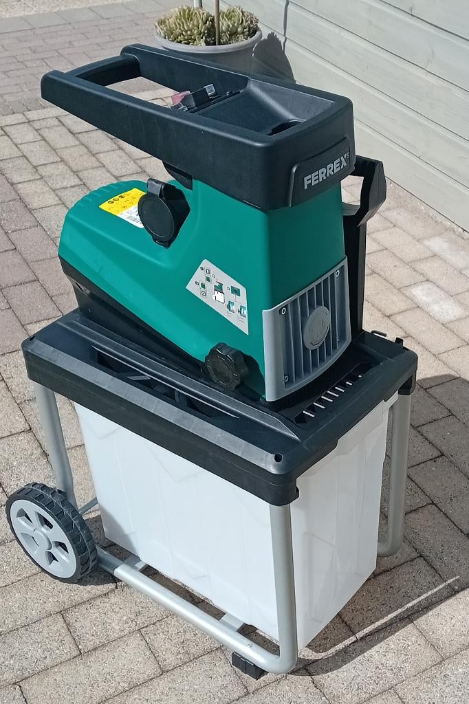 FERREX "Stille" Hakselaar 2800W,takken tot Ø45mm, Nieuw!, Jardin & Terrasse, Déchiqueteurs, Neuf, Électrique, Ferrex/ Vonroc, Sac de ramassage