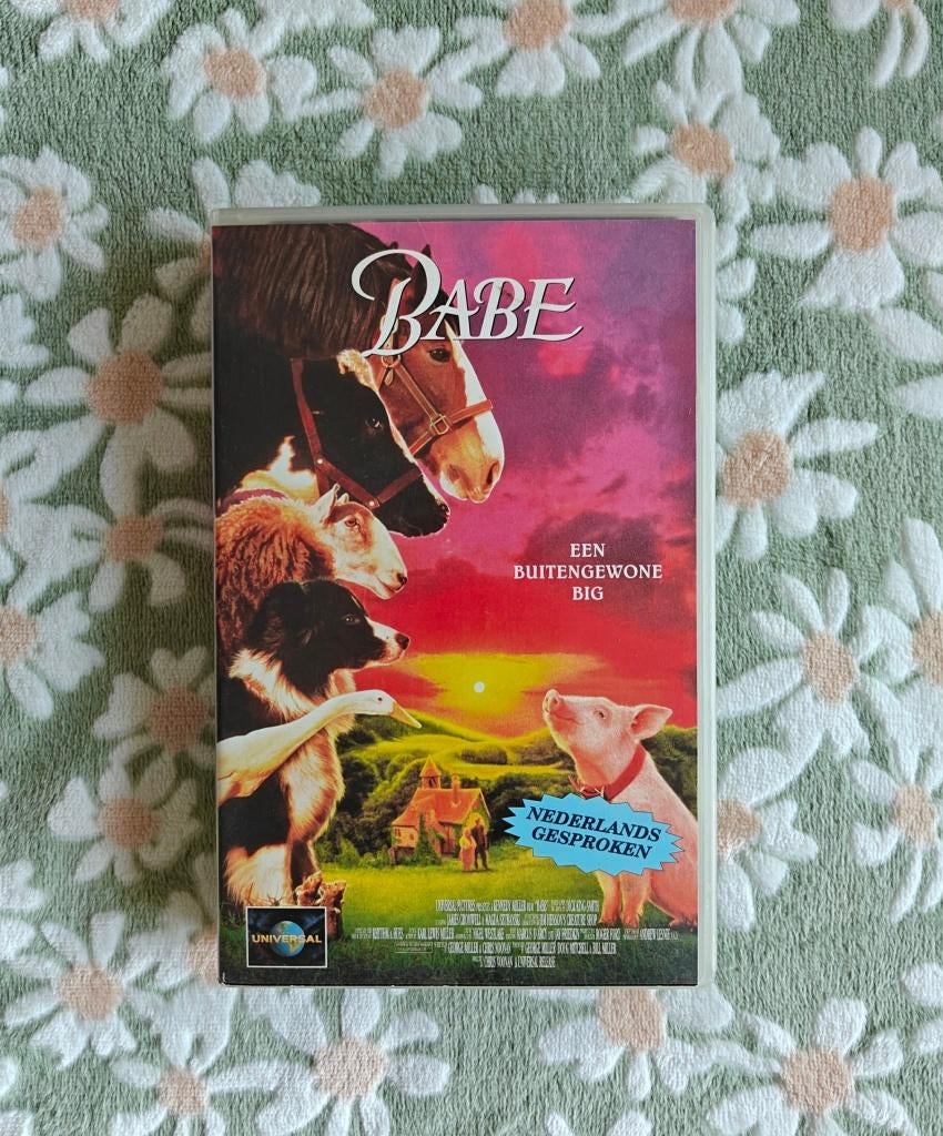 VHS - Babe - Een buitengewone big - Universal - €3, CD & DVD, VHS | Film, Tous les âges, Enlèvement, Utilisé, En néerlandais