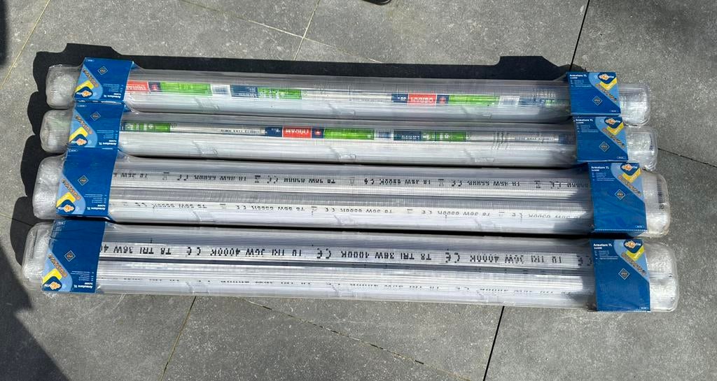 Spatwaterdicht TL-armatuur 4 stuks, Doe-het-zelf en Bouw, Ophalen, Zo goed als nieuw, Armatuur