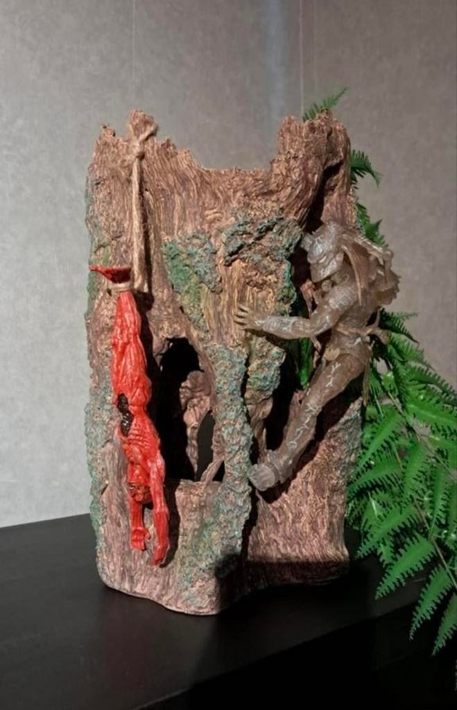 Neca predator in boom, Ophalen