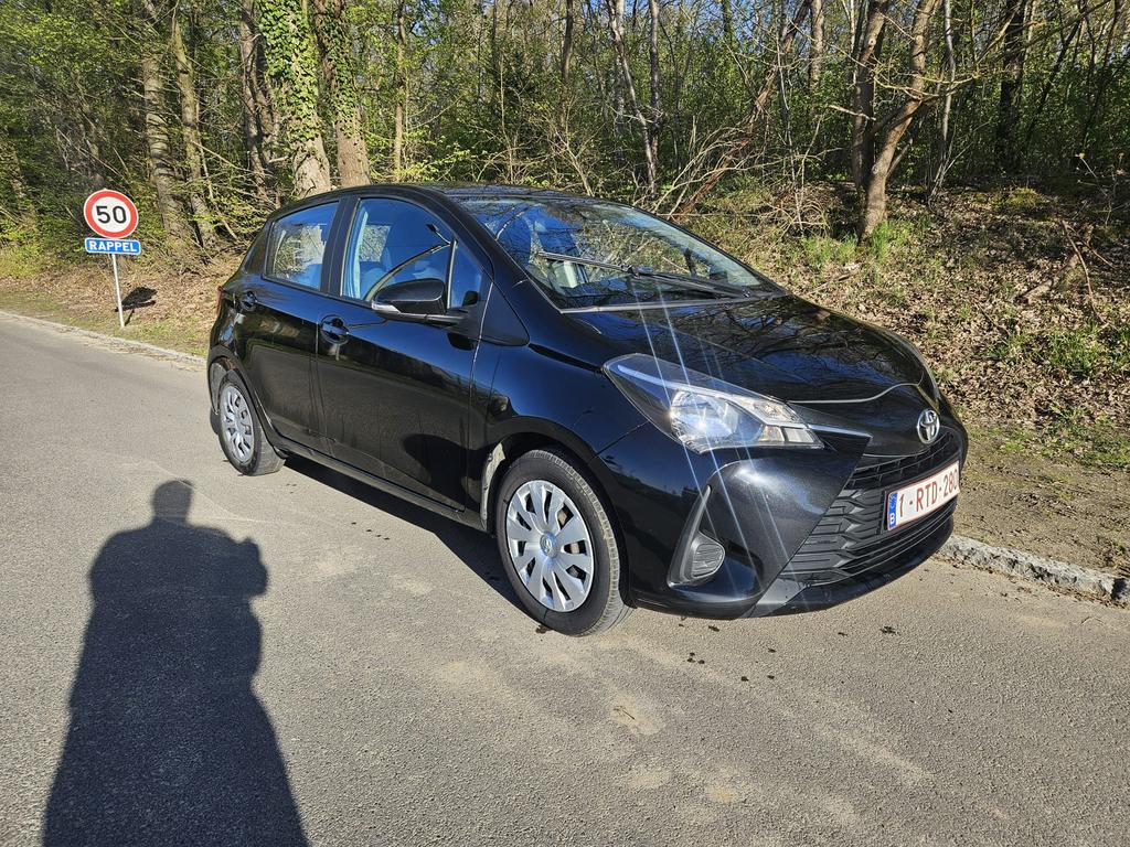 TOYOTA YARIS 1.5 I AIRCO GPS 5 PORTES, Autos, Achat, Euro 6, Boîte manuelle, Noir